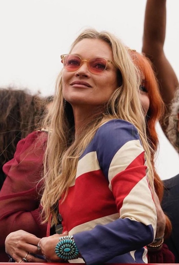 سترة كيت موس قطعة نادرة من تاريخ الموضة