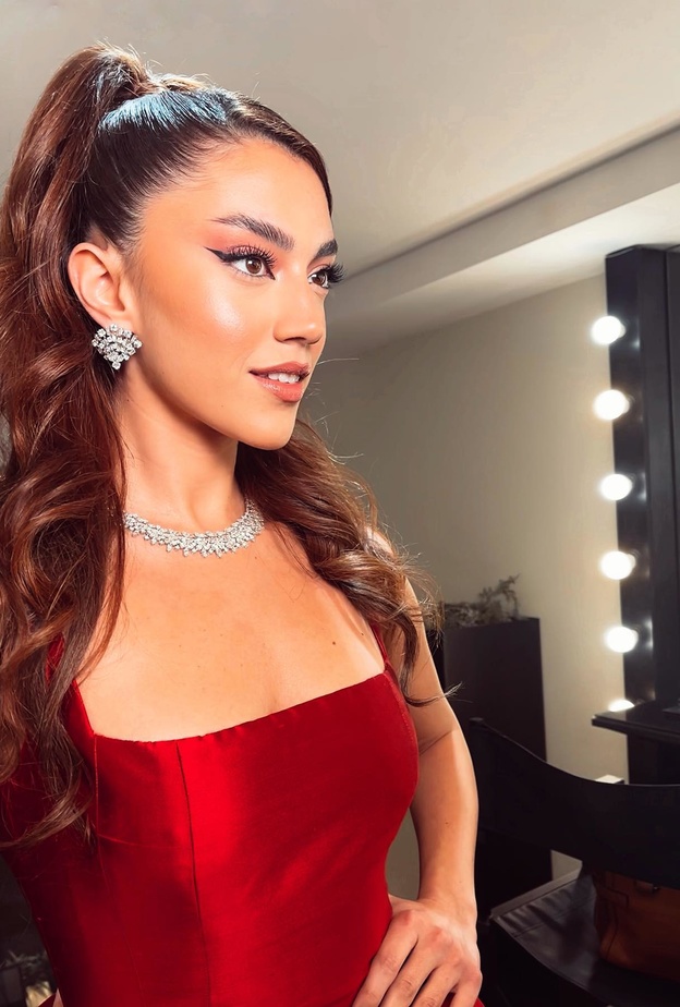 ستيفاني عطالله بقطع مجوهرات مرصّعة بالماس من توقيع العلامة التجارية Azar Gems