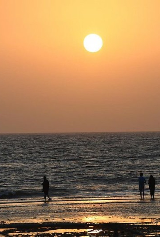 شاطئ الشقيق السياحي.. أجواء خيالية لعشاق الاستجمام في المملكة - المصدر واس