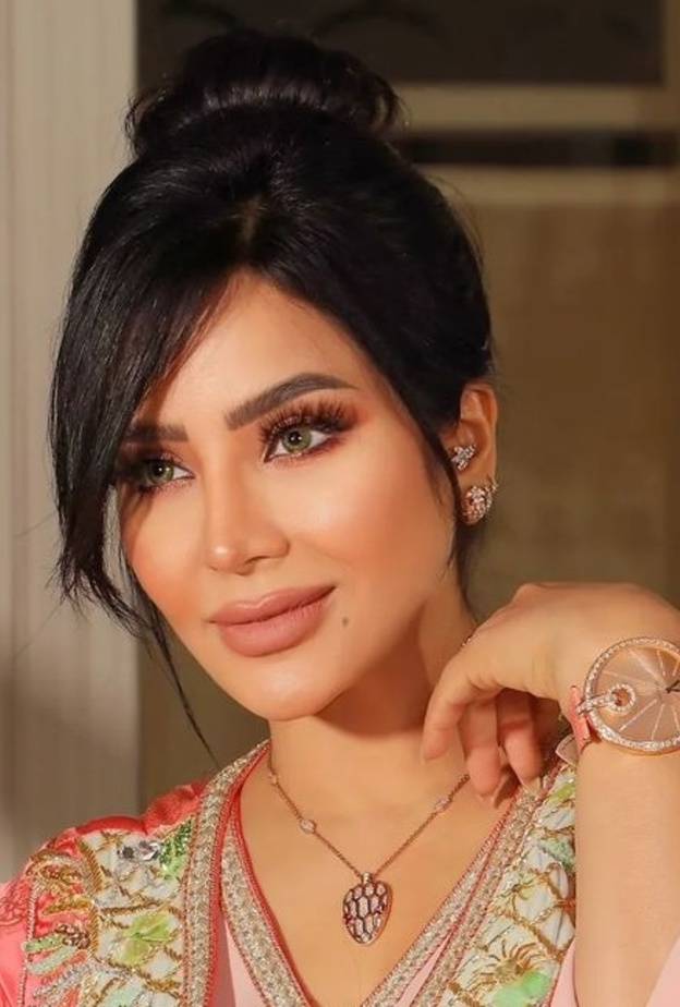 تسريحات شعر كعكة بأساليب مختلفة استلهمي خطواتها من إطلالات لجين عمران