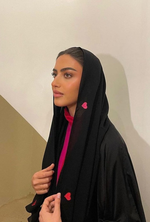 عبايات مطرزة بالقلوب صيحة صيف 2022