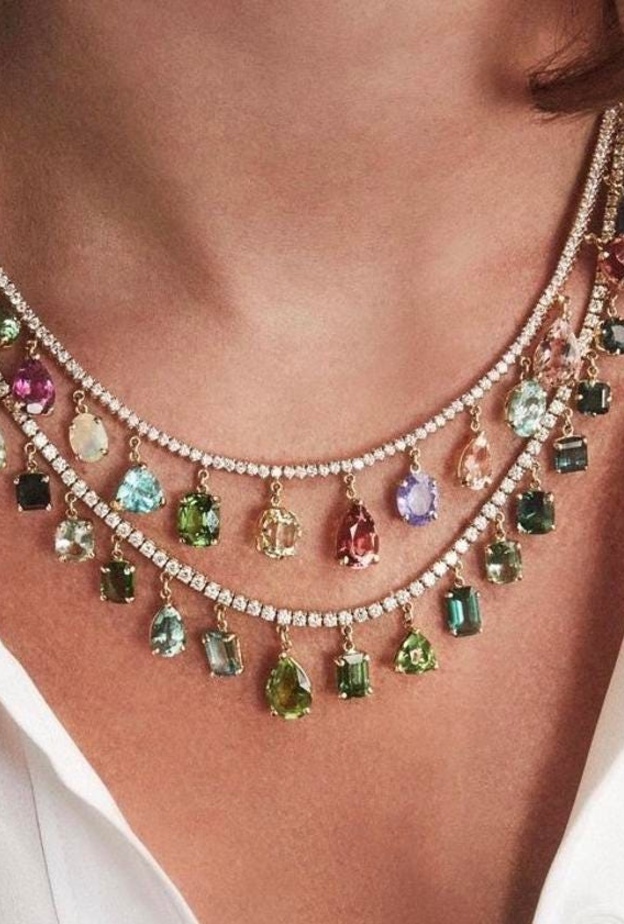 عقد من جاكي آيش  Jacquie Aiche