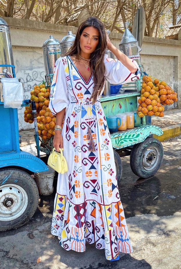 فساتين صيفية ملونة للعروس انستقرام@fozaza