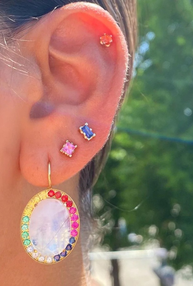 ما هو حجر القمر وأجمل موديلات مجوهرات مزينة به