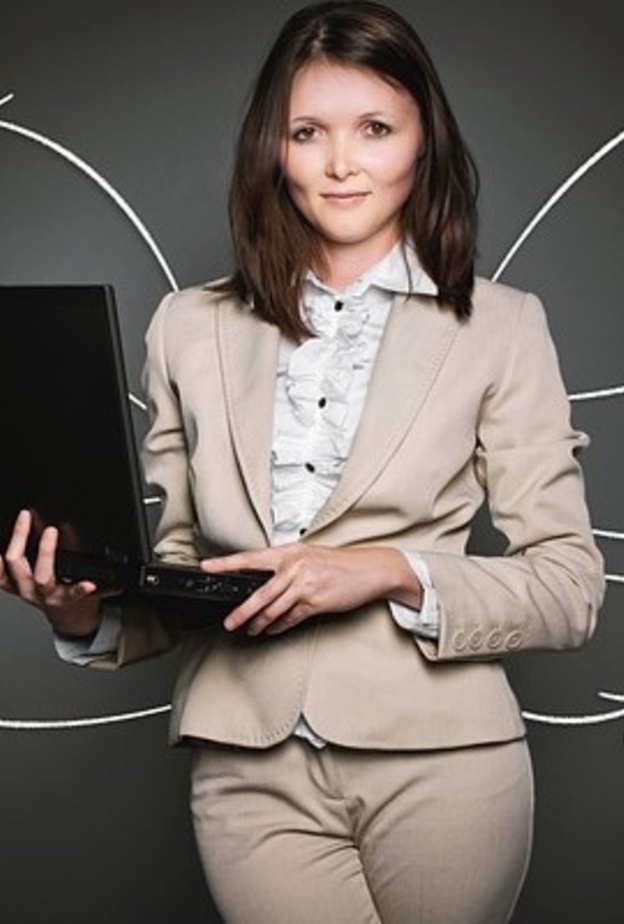 ما هي أهمية تعزيز الثقة بالنفس للمرأة وخطواتها