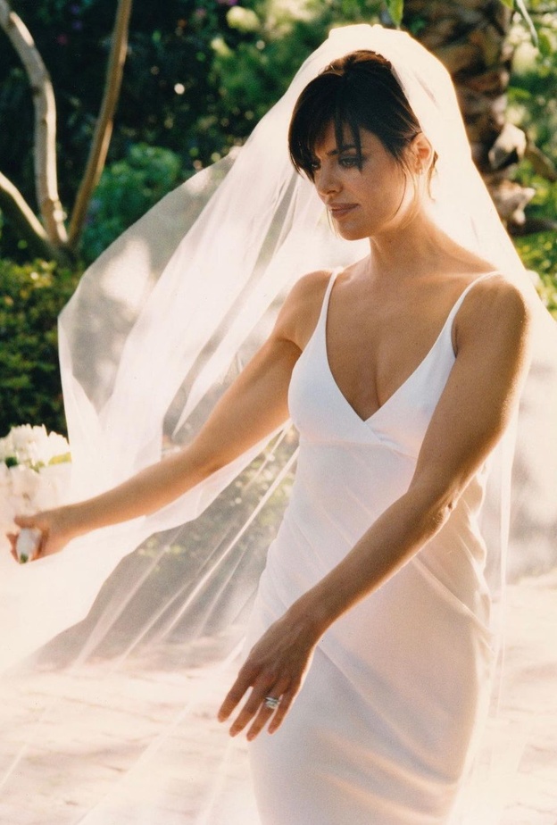 أكثر 15 مصمم لفساتين الزفاف شهرة لعام 2022