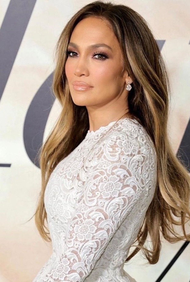 مكياج جينيفر لوبيز البني والساحر