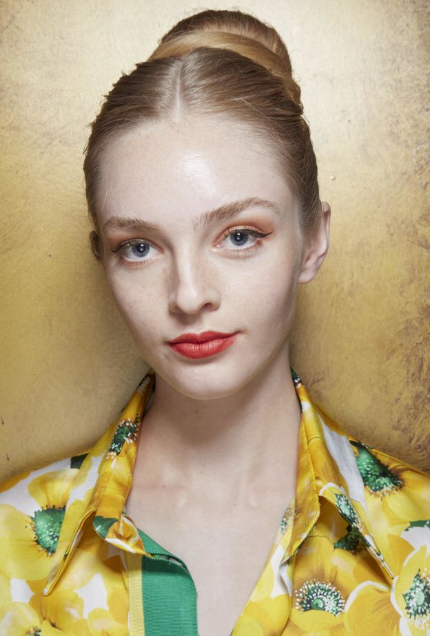 أبرز صيحات المكياج الملون لصيف 2022 طبّقيه وفقاً للون عينيك