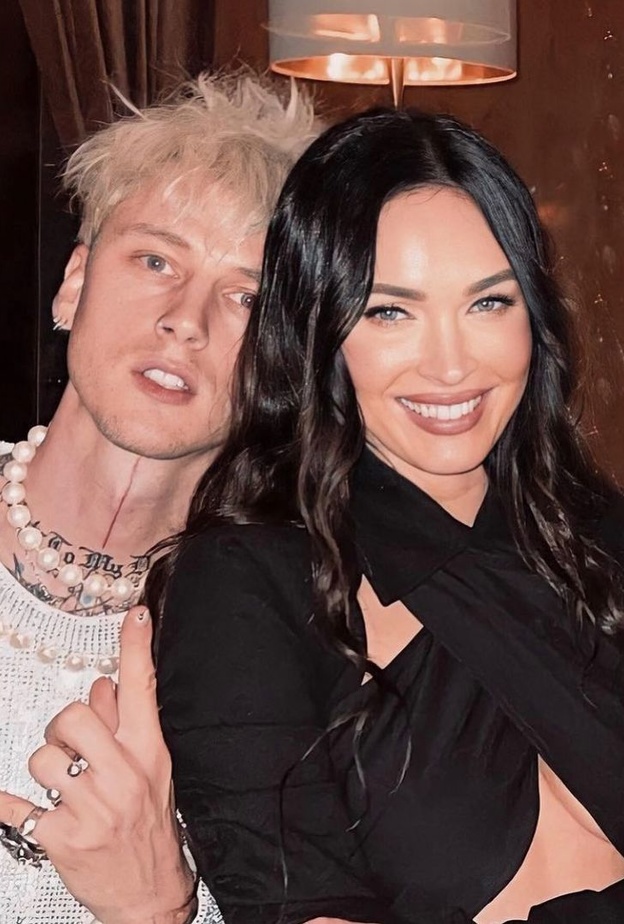 ميغان فوكس في المراحل الأخيرة من التخطيط لزفافها المستوحى من ثقافة الروك