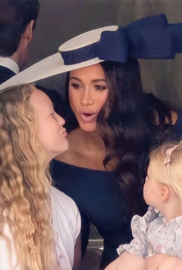 ميغان ماركل تتألق بجمال راق وتعود الى بريطانيا للاحتفال باليوبيل البلاتيني للملكة