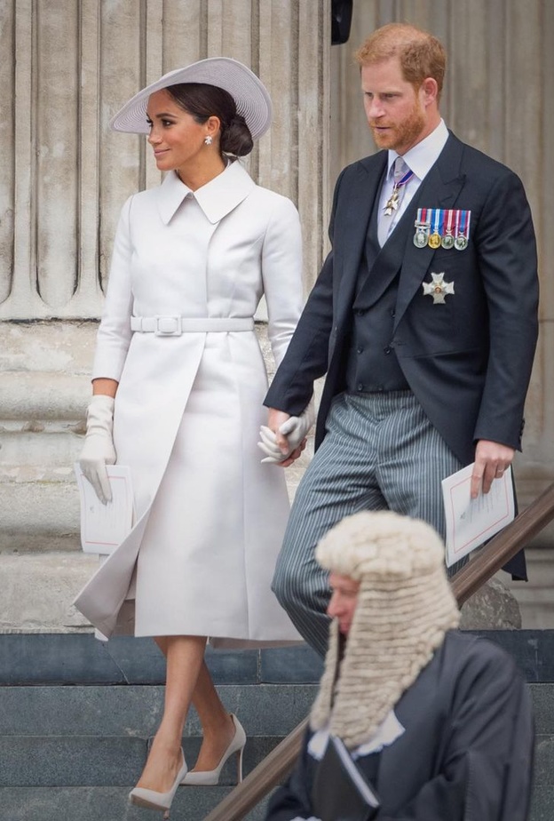 ميغان وهاري حذرا من الاستبعاد تماما من العائلة المالكة