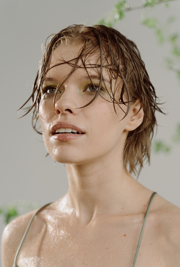 نصائح طبيعية فعالة لترطيب البشرة الدهنية