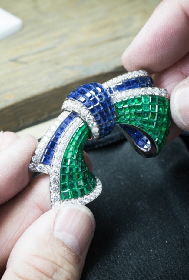 نظرة فاحصة على تقنية  Mystery Settingمن فان كليف أند آربلز