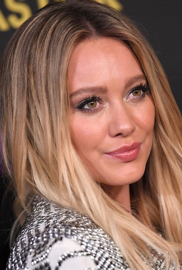 أجدد مستحضرات التجميل لمكياج عصري بأسلوب هيلاري داف  Hilary Duff - الصورة من حسابها على انستغرام