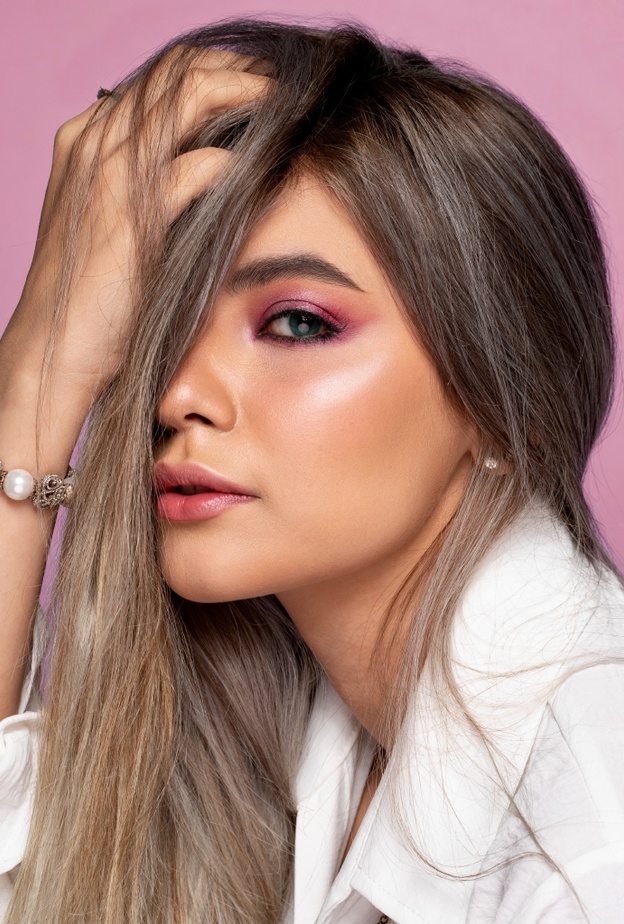 الزيوت الطبيعية من أكثر المكونات فعالية لإزالة المكياج وجماية البشرة