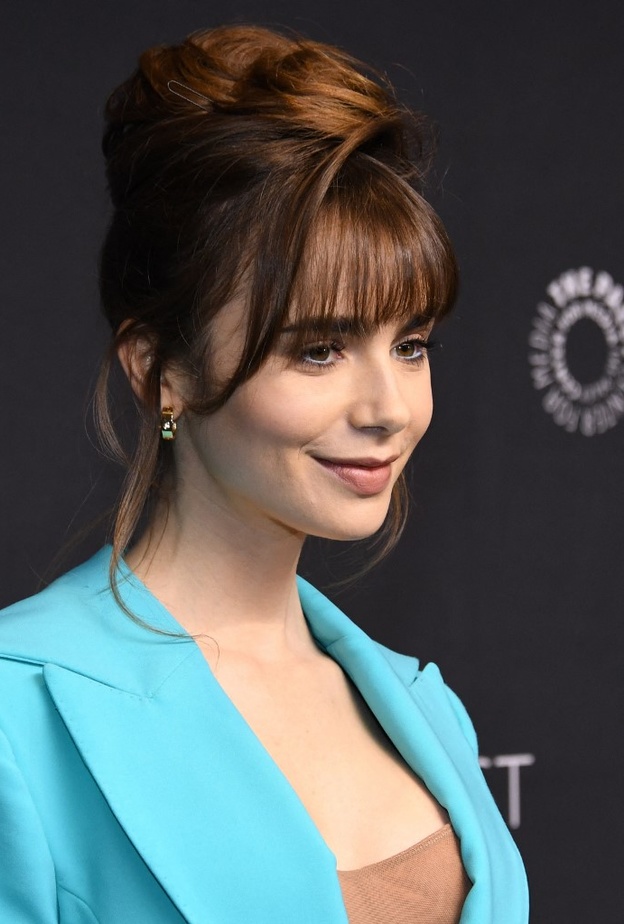  تسريحات شعر ليلي كولينز مع الغرة الأمامية