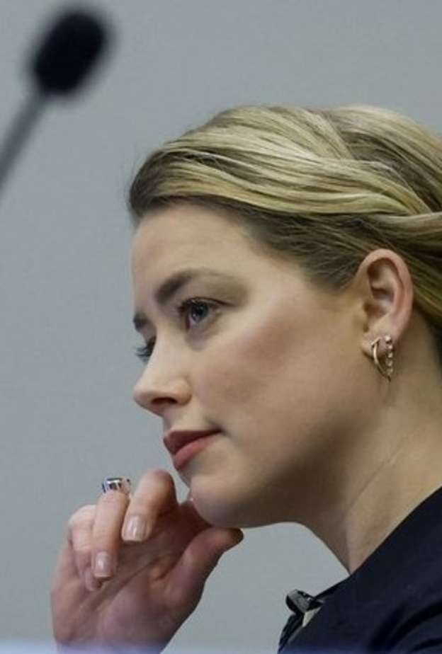 تسريحات أنيقة للشعر الملموم من وحي أحدث إطلالات آمبر هيرد Amber Heard 2022