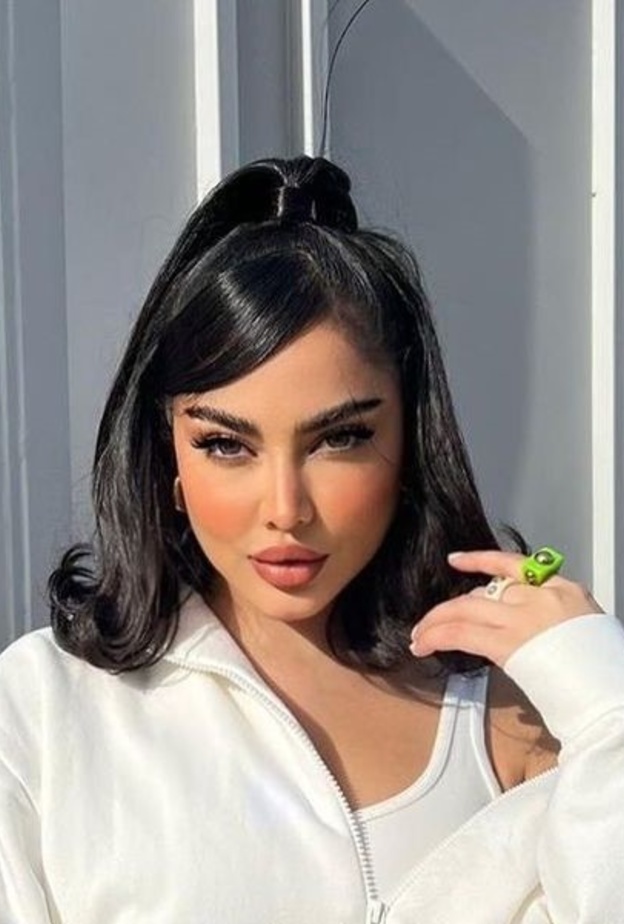 كيفية تطبيق تسريحات شعر نصف رفعة تناسب إطلالات النهار والمساء