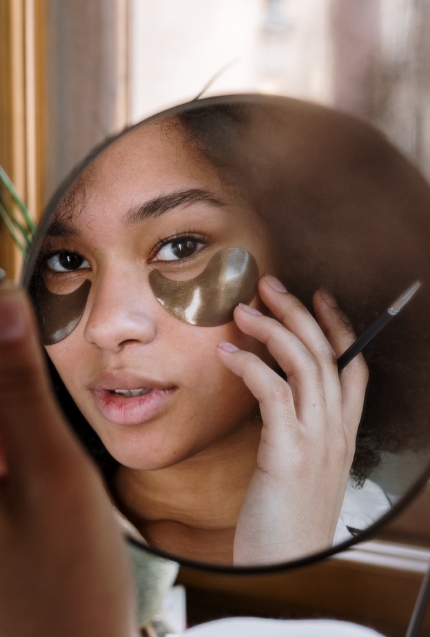 حلول طبيعية للتخلص من الهالات الداكنة