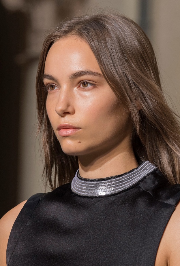 3 ماسكات طبيعية لبشرة الصبايا لإطلالة مشرقة قبل يوم من التخرج