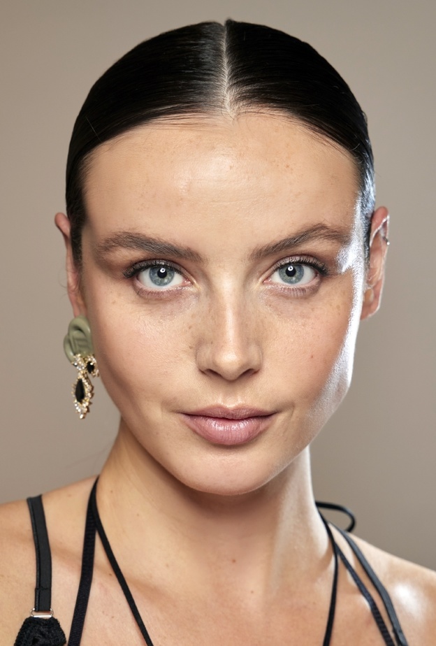 مكياج طبيعي ناعم مناسب للصيف