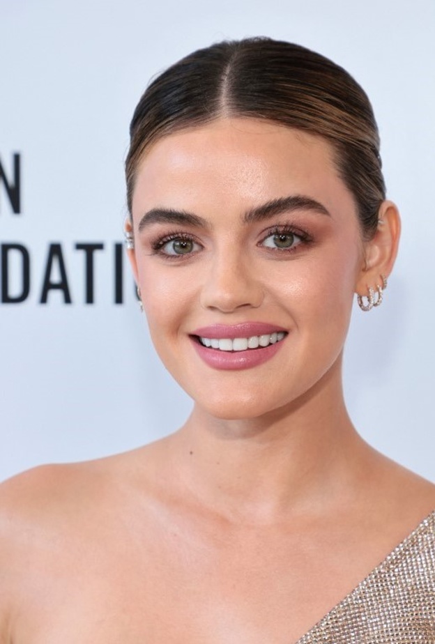 مكياج نيود جذاب ولحمي بأسلوب Lucy Hale