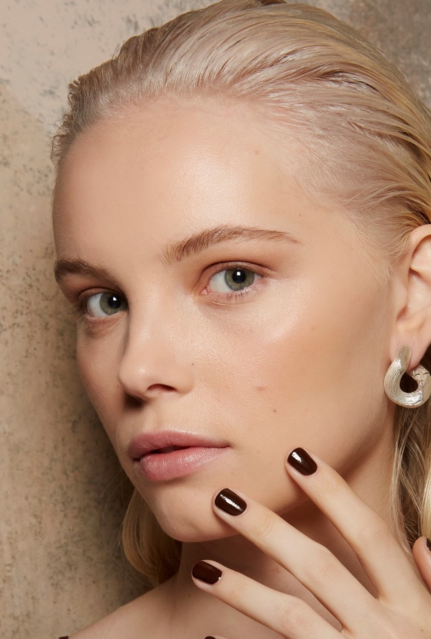 أبرز التقنيات التجميلية لتقشير البشرة وكيف تتم