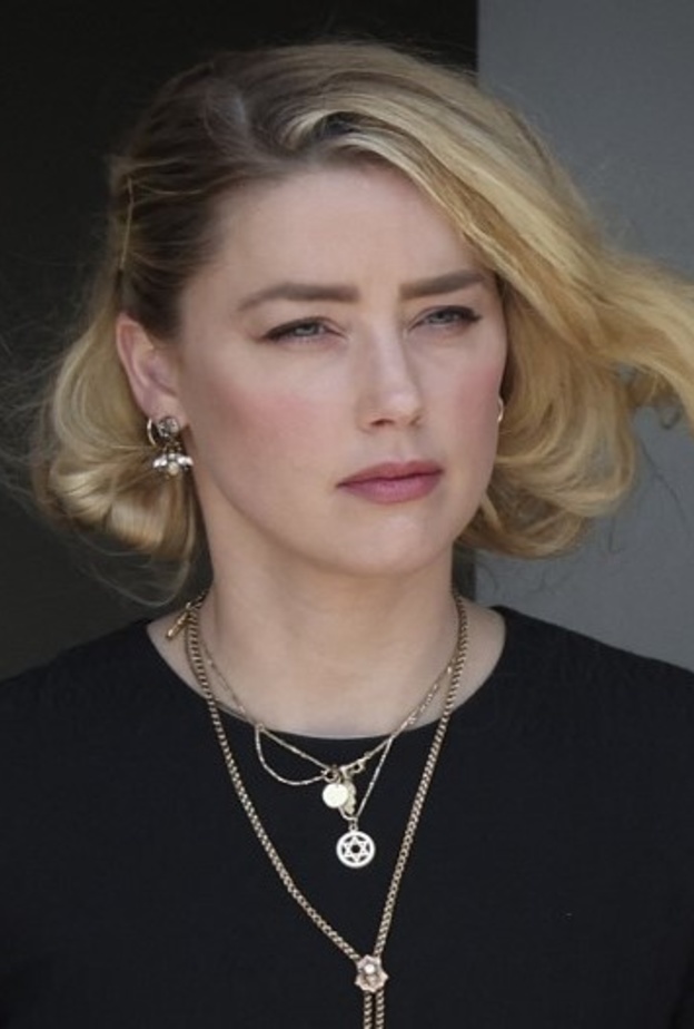  إطلالة آمبر هيرد الجمالية في جلسة الحكم النهائي مع جوني ديب 2022