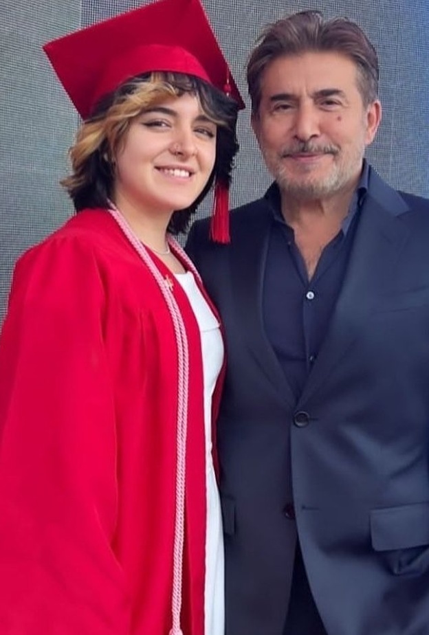 عابد فهد وزوجته زينة يازجي يحتفلان بتخرج ابنتهما