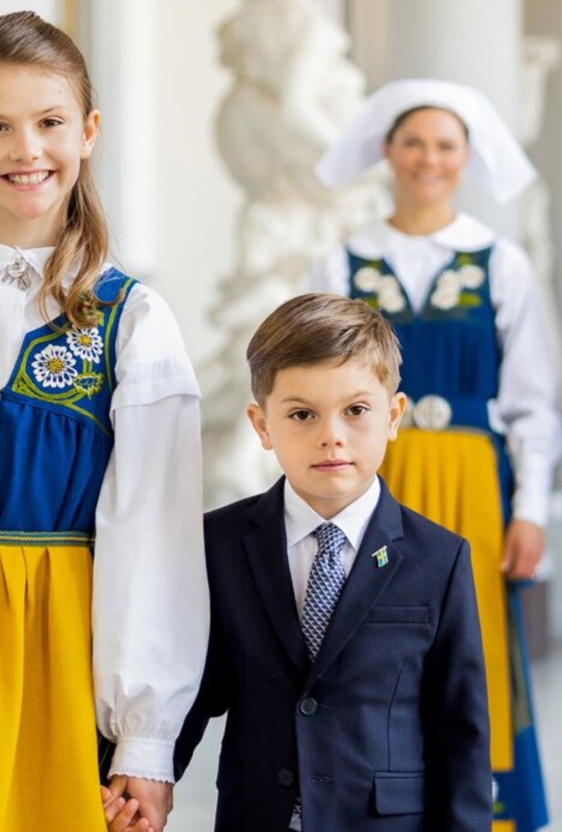 صور جديدة لأبناء الأميرة فيكتوريا في احتفالات اليوم الوطني بالسويد