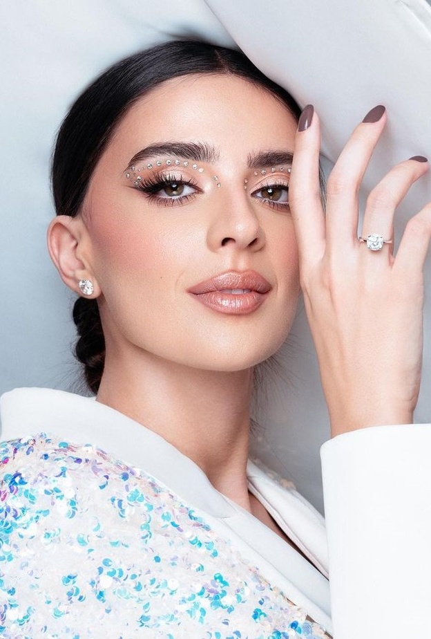 أجمل إطلالات مكياج بيرلا حلو بمناسبة زواجها وخطوات تطبيقه