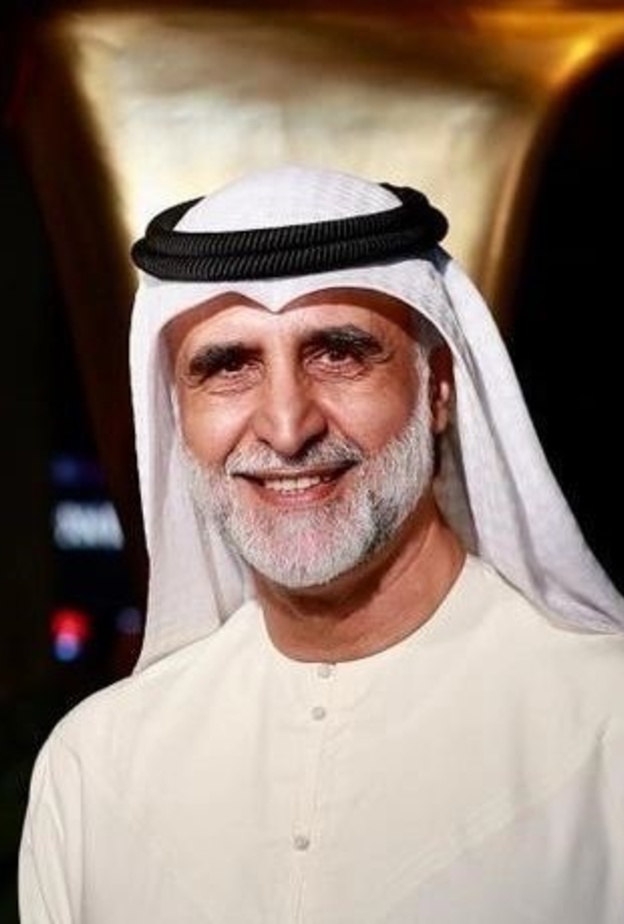 حبيب غلوم يحتفل بالفيديو بتخرج ابنته من كلية الطب