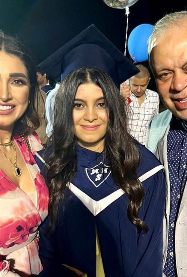 الفنانة روجينا تحتفل بتخرج ابنتها