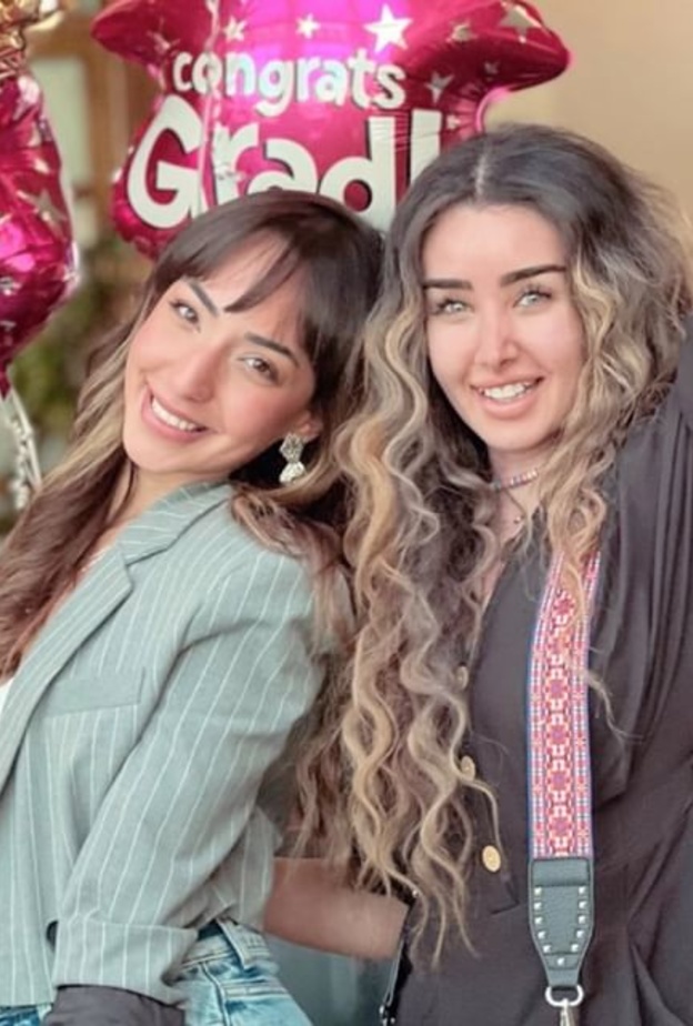 هنا الزاهد وشقيقتها