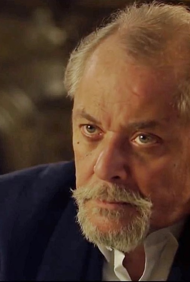 محمود عبدالعزيز