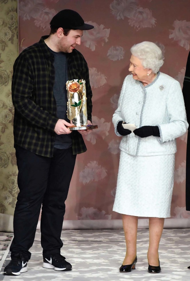  محاور المشاهير عدنان الكاتب يحاور المصمم البريطاني الشاب Richard Quinn