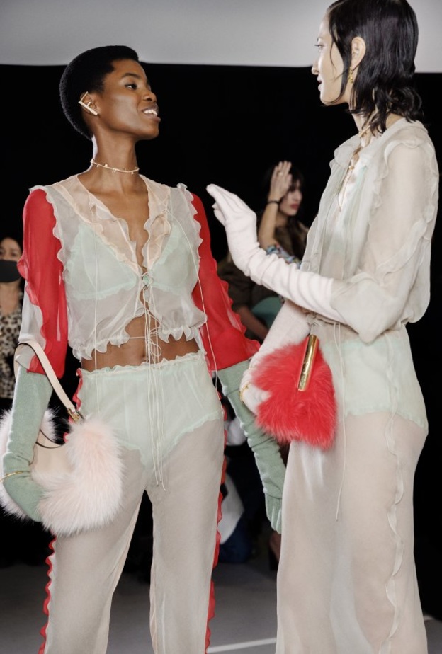 حقيبة فندي فيرست FENDI First الجديدة لـ خريف وشتاء 2022 للنساء