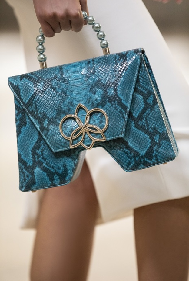 موديلات حقائب للصيف أنيقة ولافتة من George Hobeika