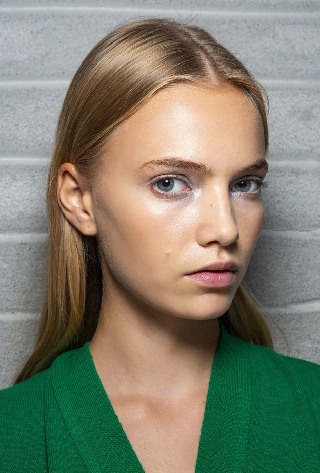 الهايلايتر الذهبي الفاتح