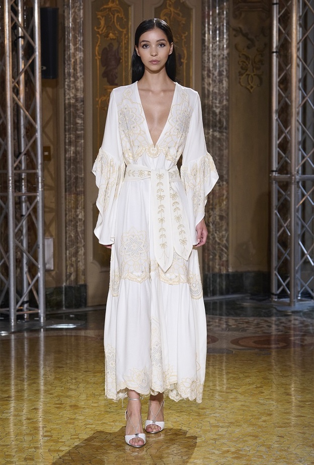 تنسيق إطلالات باللّون off white لإطلالة لافتة لصيف 2022 بأسلوب Nay Sunset