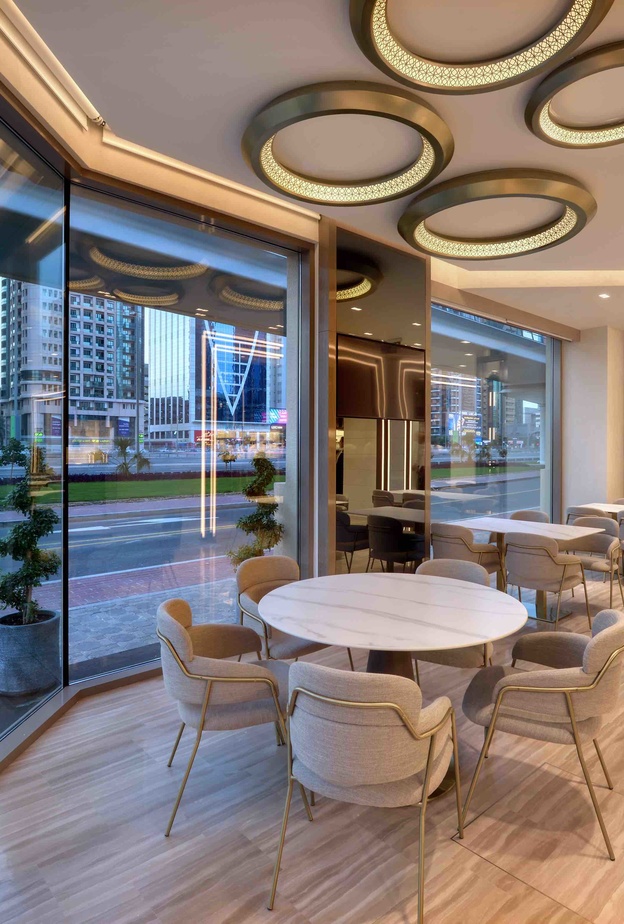 سلسلة مطاعم الصفدي تعيد افتتاح فرعها في شارع الشيخ زايد في دبي