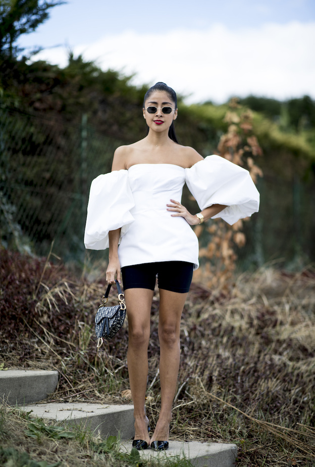 اطلالات صيفية في بلايز اوف شولدرز موضة صيف 2022