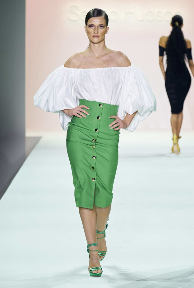 أجمل صيحات تنانير بقصة الخصر العالي لإطلالة يومية في صيف 2022