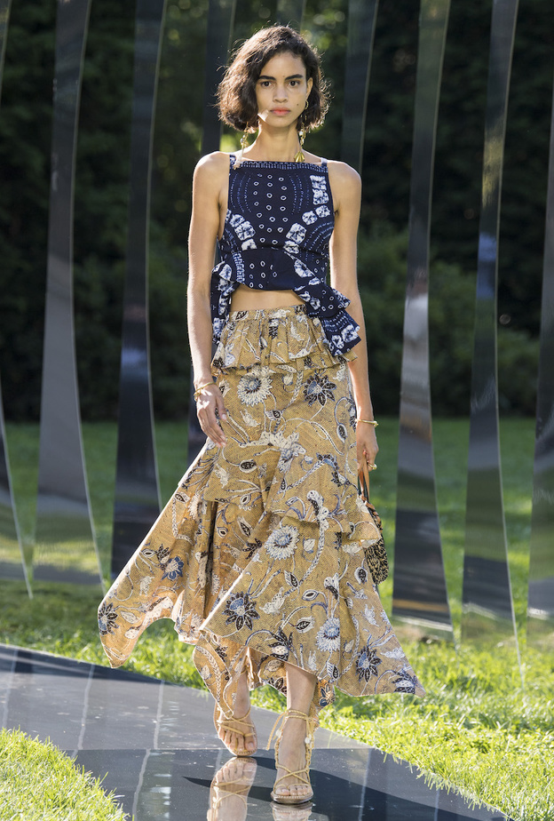 أجمل موديلات تنانير ماكسي مع أفكار لتنسيقها لمشاوير صيف 2022