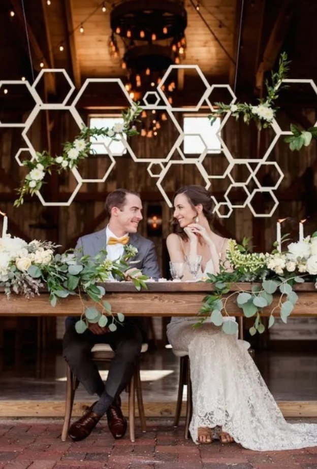 أفكار رائعة لحفل زفاف بثيم العسل