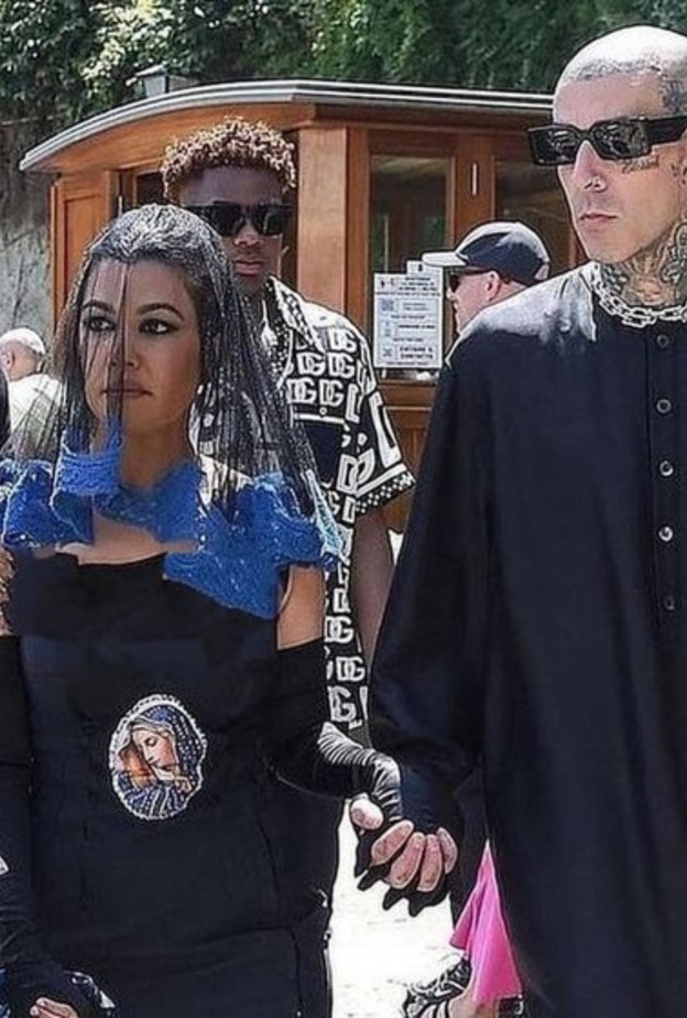 كورتني كارداشيان وترافيس باركر