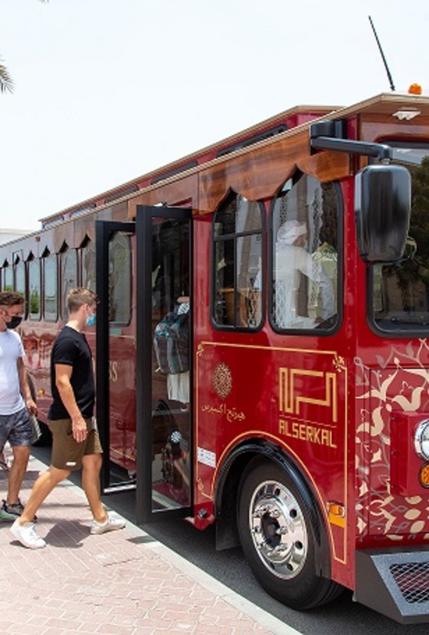 هيرتج إكسبريس.. تجربة تاريخية ساحرة في أحضان دبي القديمة