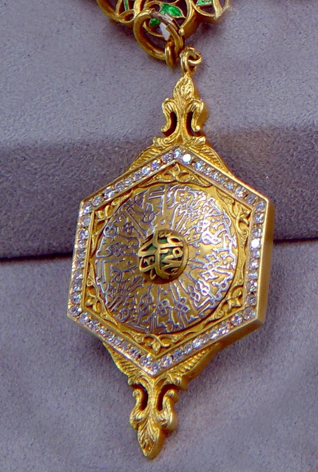 قلادة محمد علي باشا من أفخم المجوهرات في متحف المجوهرات الملكية بالأسكندرية