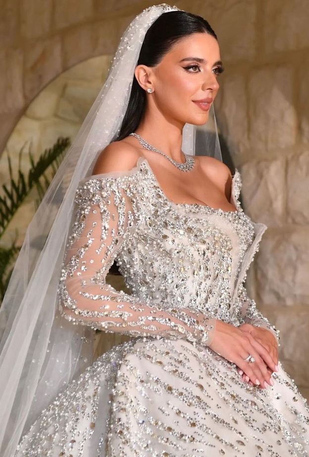 بيرلا الحلو بإطلالة زفاف ساحرة من تصميم نيكولا جبران