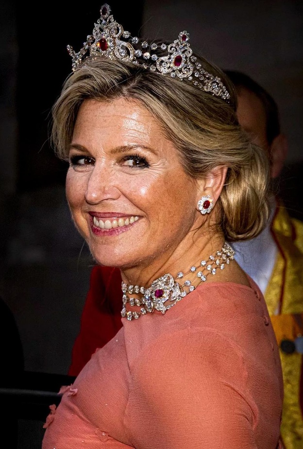  أحدث ظهور للملكة ماكسيما بتاج ميليريو المرصع بالياقوت الأحمر